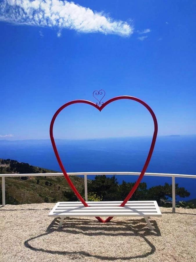 Royal King And Queen For Luxury Life Saranda
